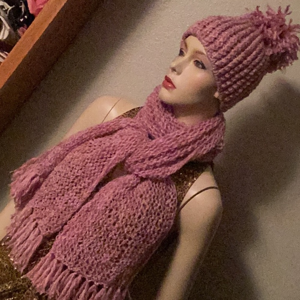 Lilac hat and scarf